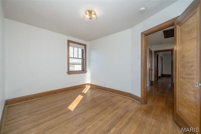 8000 Venetian Drive, St Louis, MO 63105