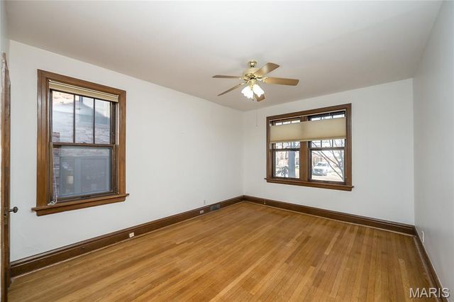 8000 Venetian Drive, St Louis, MO 63105