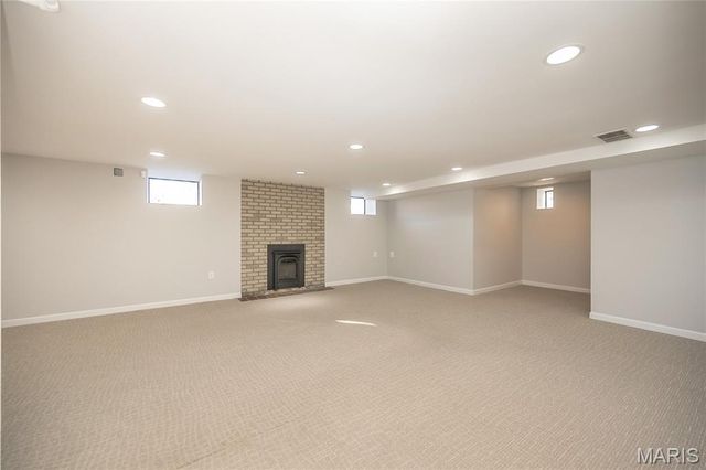 8000 Venetian Drive, St Louis, MO 63105