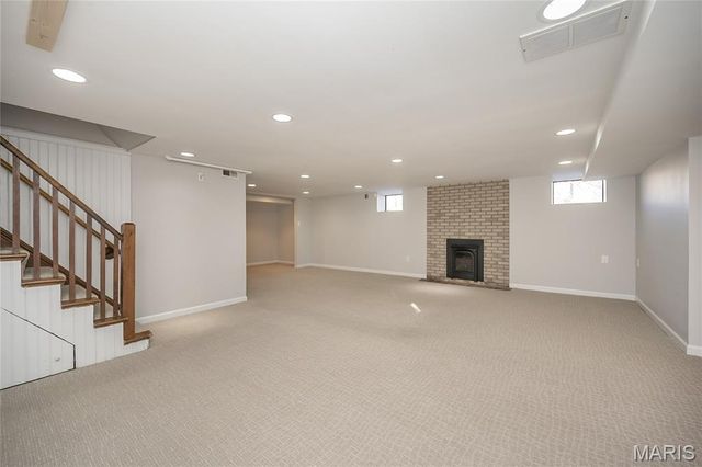 8000 Venetian Drive, St Louis, MO 63105