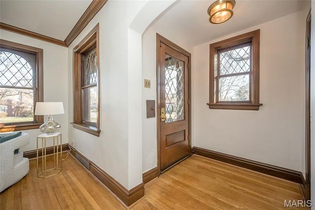 8000 Venetian Drive, St Louis, MO 63105