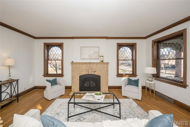 8000 Venetian Drive, St Louis, MO 63105