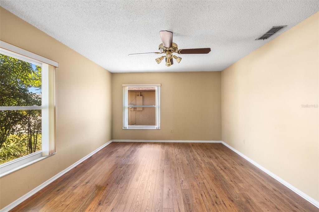 Image 13 of property listing at 9503 PEBBLE GLEN AVENUE, Tampa, FL 33647