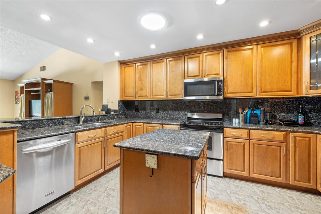 Image 16 of property listing at 9503 PEBBLE GLEN AVENUE, Tampa, FL 33647