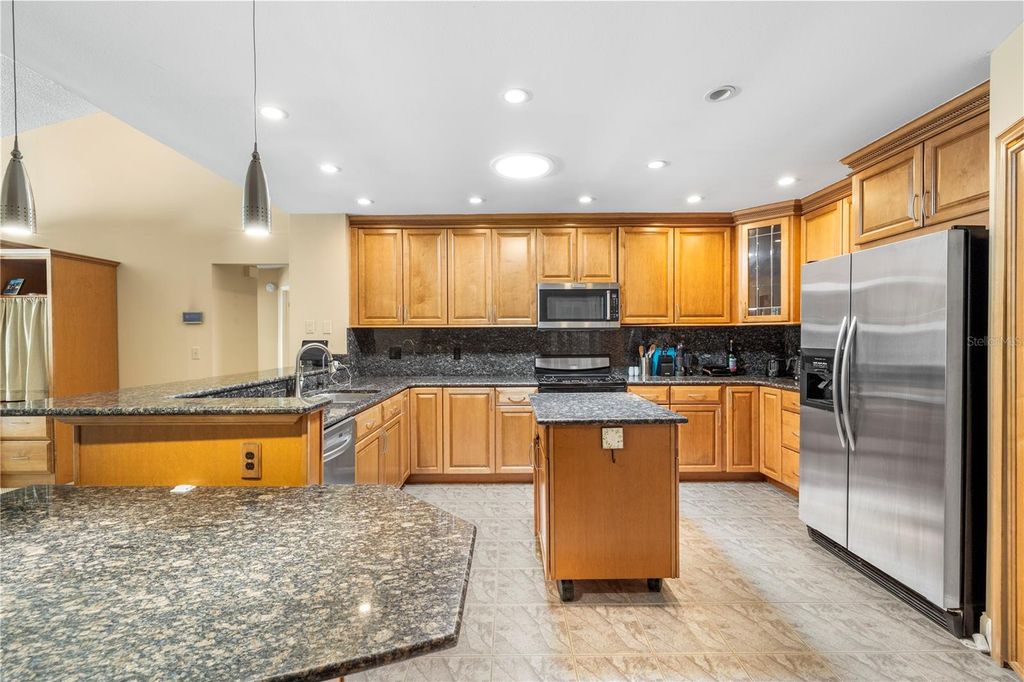 Image 20 of property listing at 9503 PEBBLE GLEN AVENUE, Tampa, FL 33647