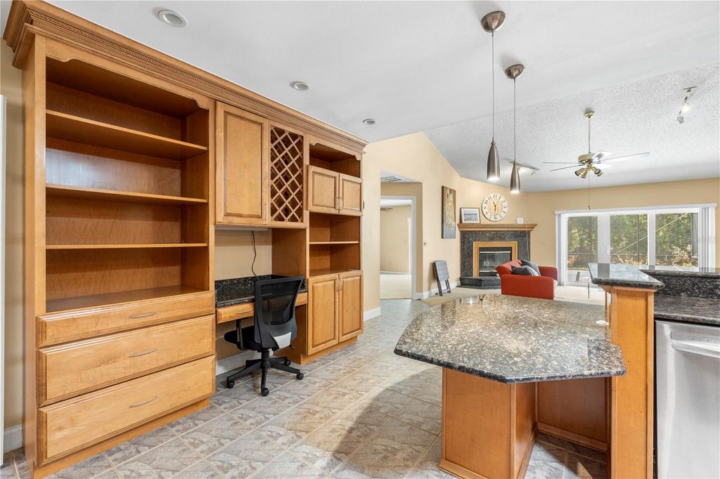 Image 24 of property listing at 9503 PEBBLE GLEN AVENUE, Tampa, FL 33647