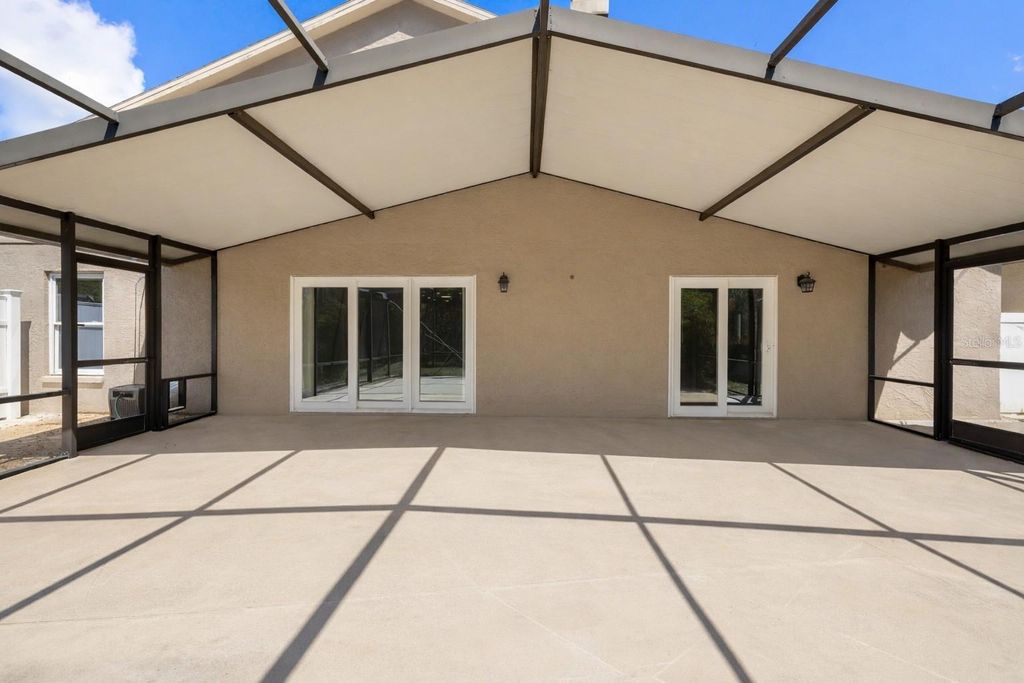 Image 4 of property listing at 9503 PEBBLE GLEN AVENUE, Tampa, FL 33647