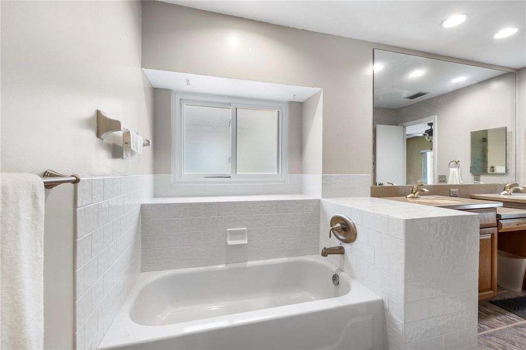 Image 31 of property listing at 9503 PEBBLE GLEN AVENUE, Tampa, FL 33647