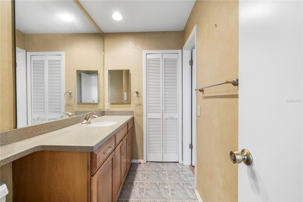 Image 32 of property listing at 9503 PEBBLE GLEN AVENUE, Tampa, FL 33647