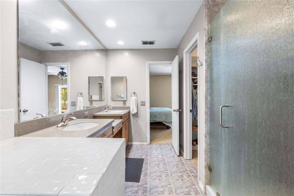 Image 33 of property listing at 9503 PEBBLE GLEN AVENUE, Tampa, FL 33647