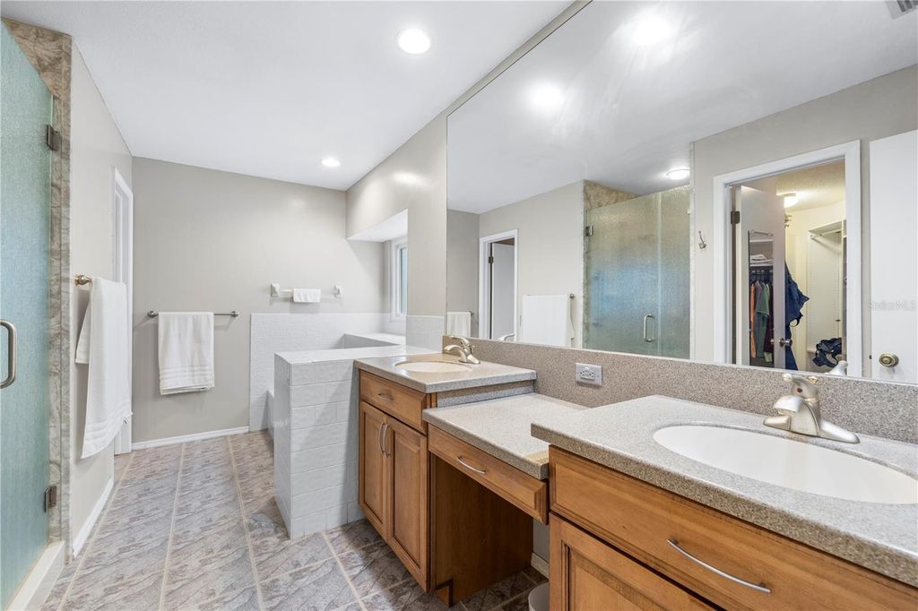 Image 36 of property listing at 9503 PEBBLE GLEN AVENUE, Tampa, FL 33647