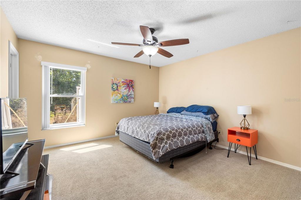 Image 40 of property listing at 9503 PEBBLE GLEN AVENUE, Tampa, FL 33647