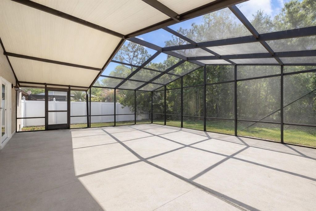 Image 5 of property listing at 9503 PEBBLE GLEN AVENUE, Tampa, FL 33647