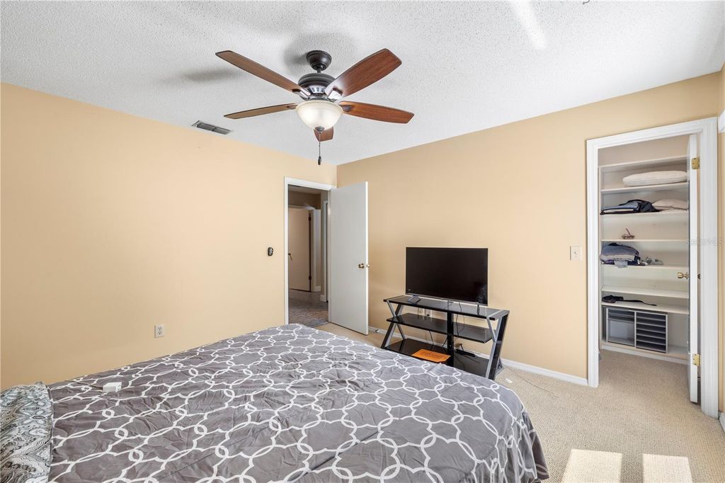 Image 44 of property listing at 9503 PEBBLE GLEN AVENUE, Tampa, FL 33647