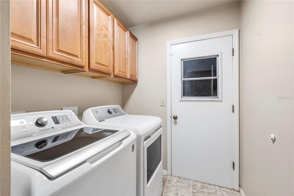 Image 46 of property listing at 9503 PEBBLE GLEN AVENUE, Tampa, FL 33647