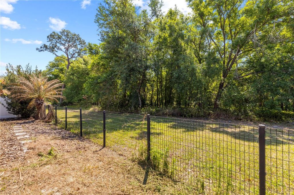 Image 47 of property listing at 9503 PEBBLE GLEN AVENUE, Tampa, FL 33647