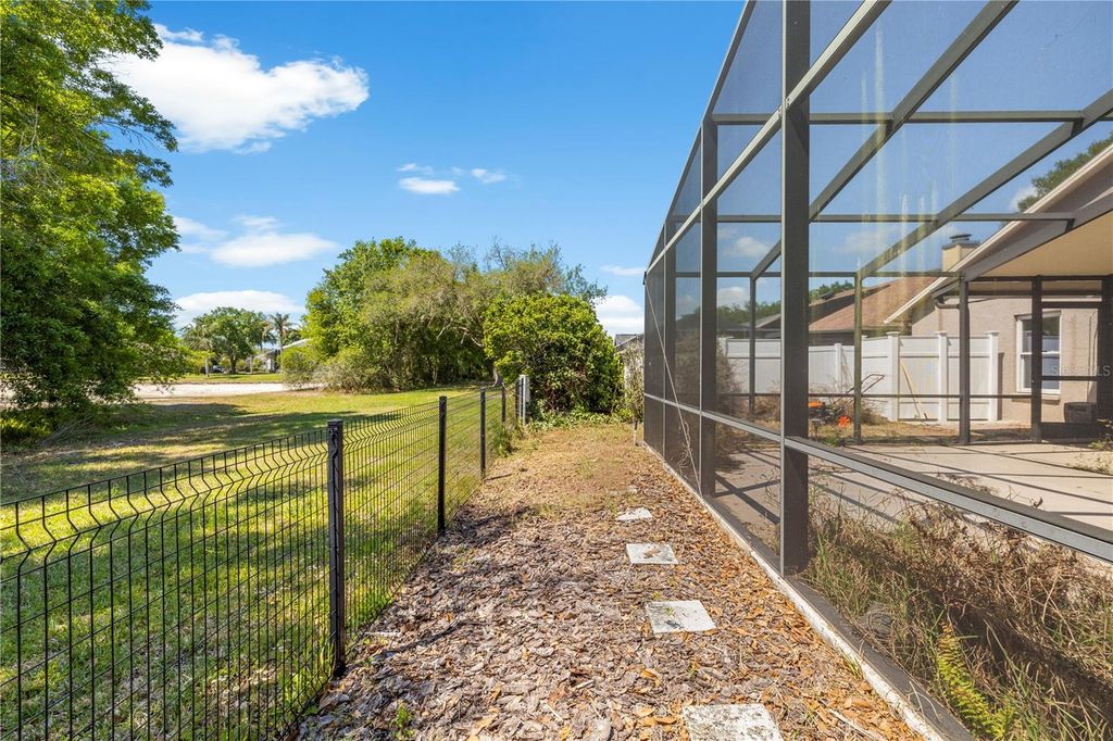 Image 50 of property listing at 9503 PEBBLE GLEN AVENUE, Tampa, FL 33647