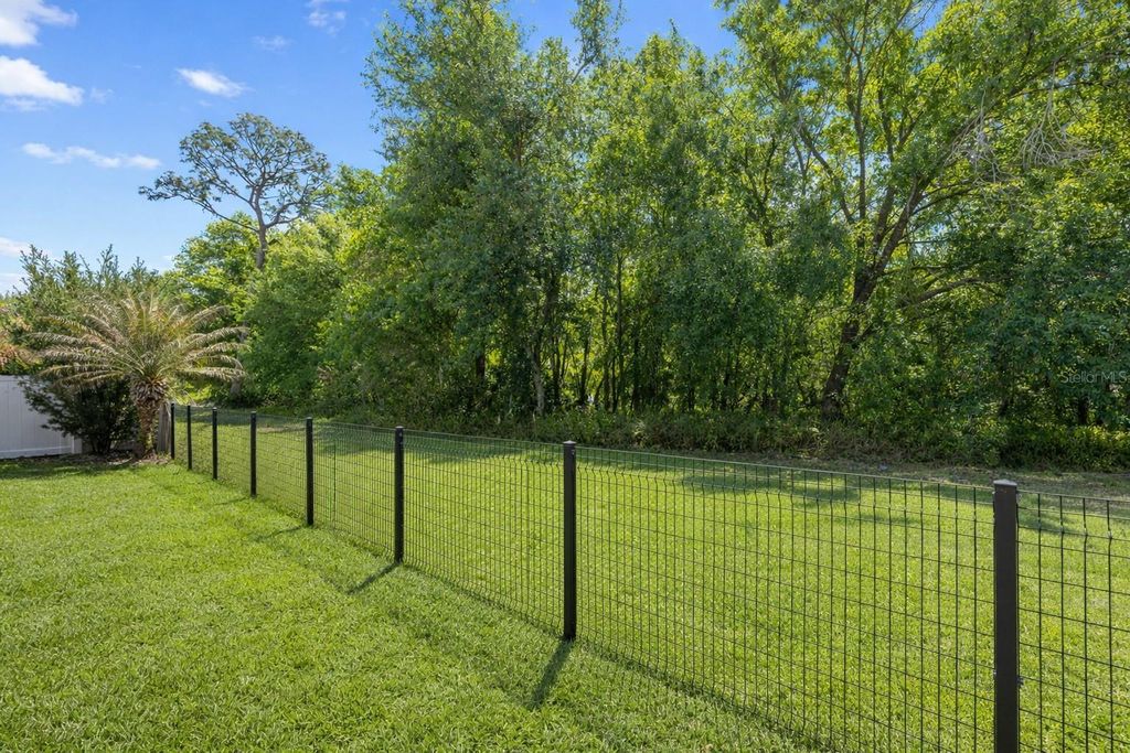 Image 6 of property listing at 9503 PEBBLE GLEN AVENUE, Tampa, FL 33647