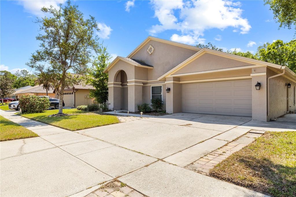 Image 52 of property listing at 9503 PEBBLE GLEN AVENUE, Tampa, FL 33647