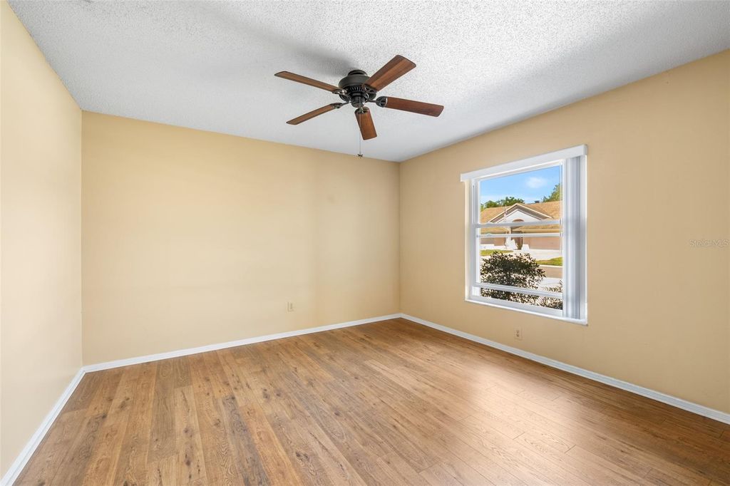 Image 8 of property listing at 9503 PEBBLE GLEN AVENUE, Tampa, FL 33647