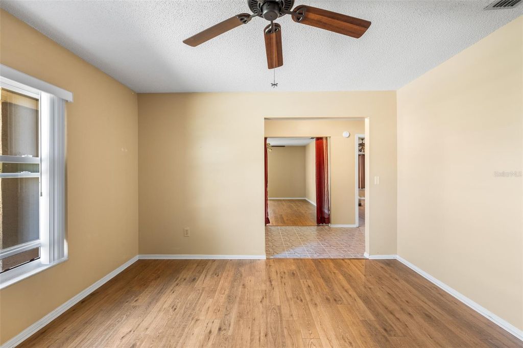 Image 9 of property listing at 9503 PEBBLE GLEN AVENUE, Tampa, FL 33647