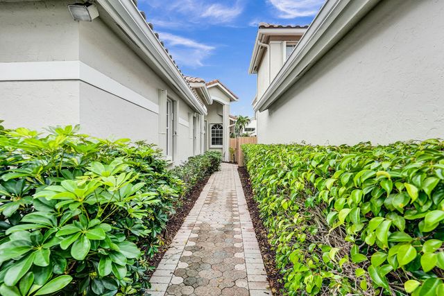 6675 NW 25th Way, Boca Raton, FL 33496