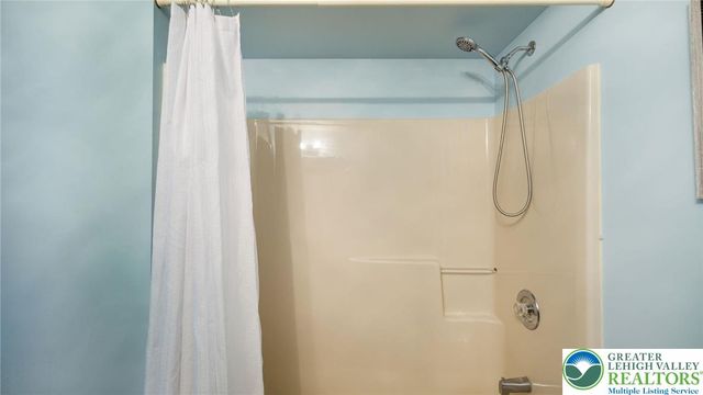 9032 Claussville Road, Weisenberg Twp, PA 18051