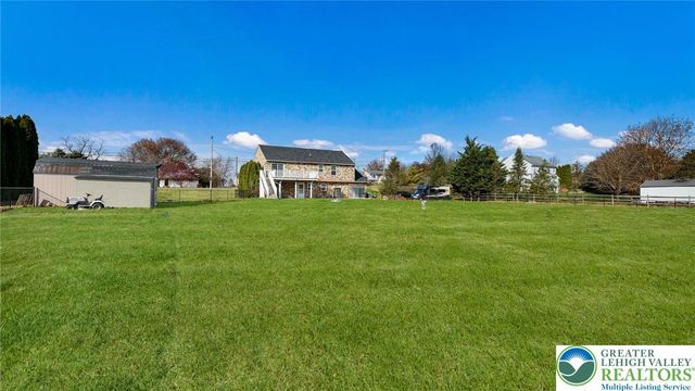 9032 Claussville Road, Weisenberg Twp, PA 18051