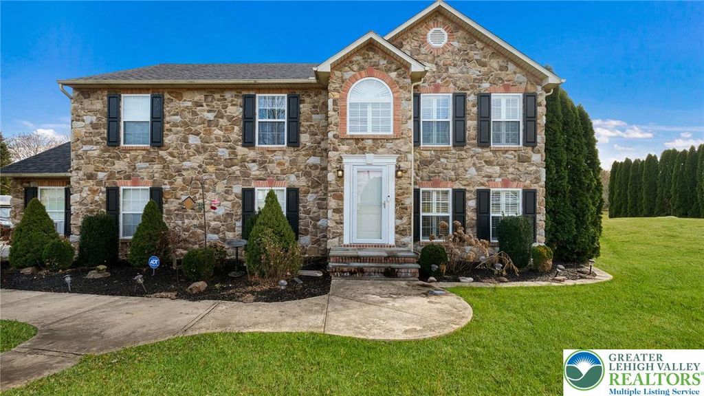 9032 Claussville Road, Weisenberg Twp, PA 18051