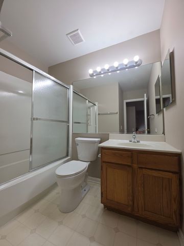 407 Spaulding Road 407, Bartlett, IL 60103