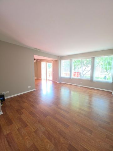 407 Spaulding Road 407, Bartlett, IL 60103