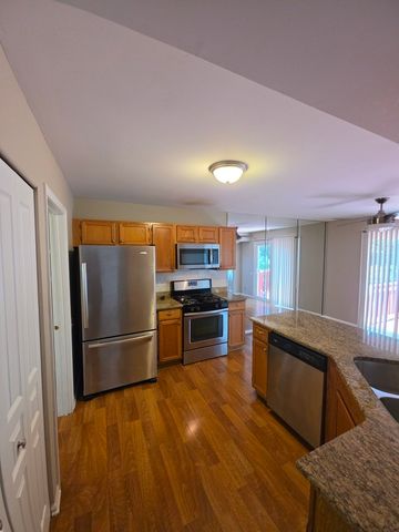 407 Spaulding Road 407, Bartlett, IL 60103