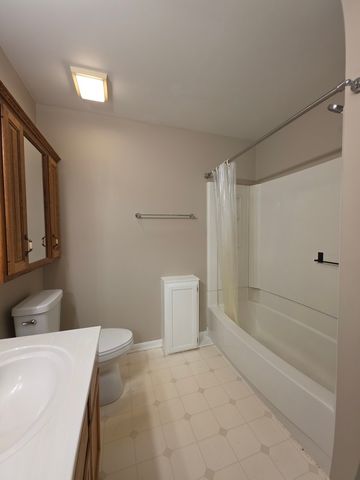 407 Spaulding Road 407, Bartlett, IL 60103