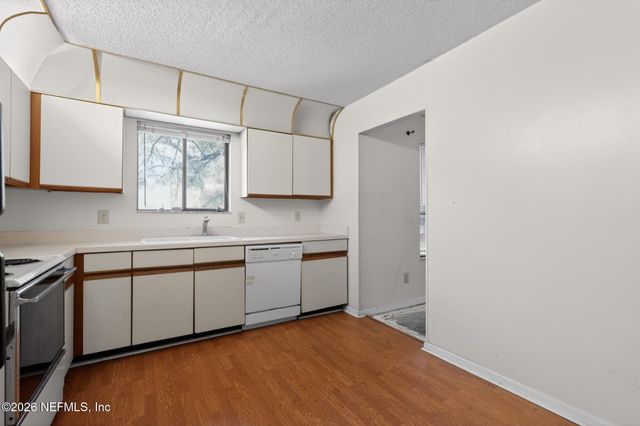 3801 CROWN POINT Road 2113, Jacksonville, FL 32257