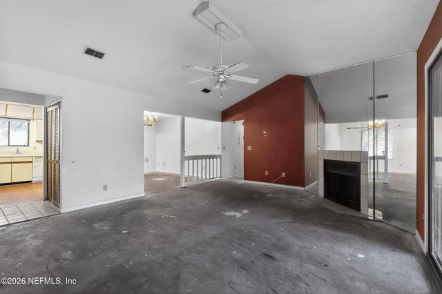 3801 CROWN POINT Road 2113, Jacksonville, FL 32257