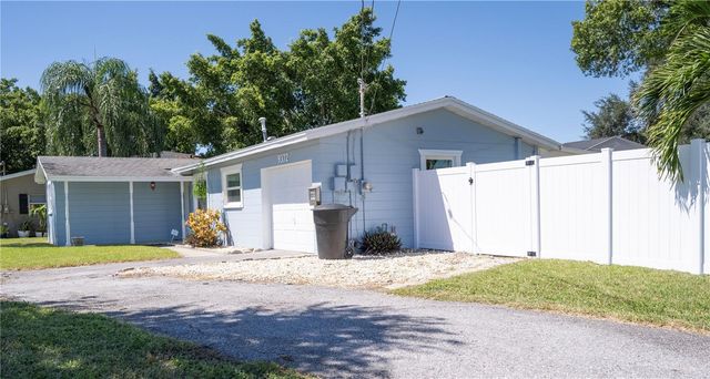 9372 1ST STREET N, St Petersburg, FL 33702