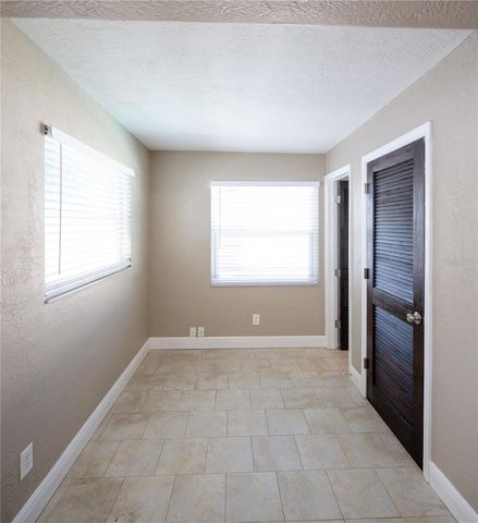 9372 1ST STREET N, St Petersburg, FL 33702