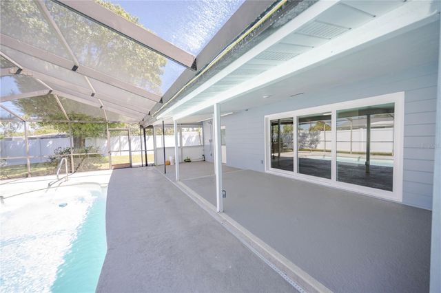 9372 1ST STREET N, St Petersburg, FL 33702