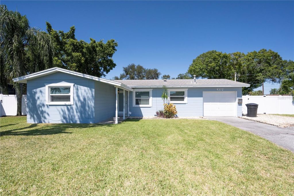 9372 1ST STREET N, St Petersburg, FL 33702