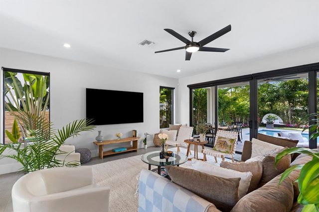 238 SE 4TH Avenue, Delray Beach, FL 33483