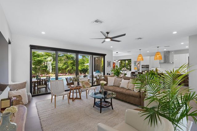 238 SE 4TH Avenue, Delray Beach, FL 33483
