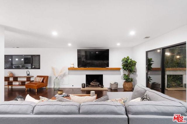 3235 Steven Drive, Encino, CA 91436