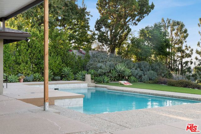 3235 Steven Drive, Encino, CA 91436