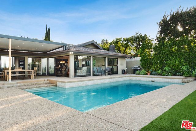 3235 Steven Drive, Encino, CA 91436