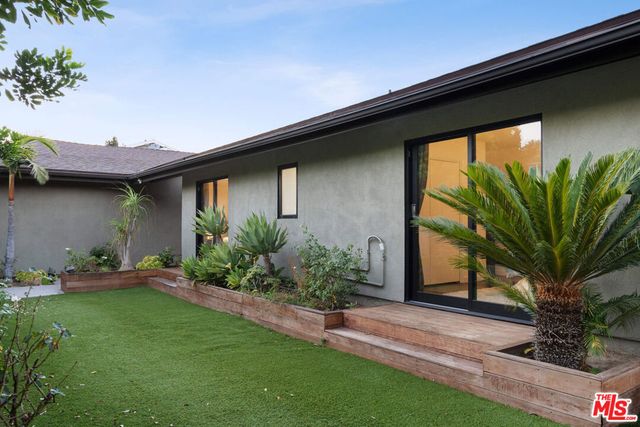 3235 Steven Drive, Encino, CA 91436