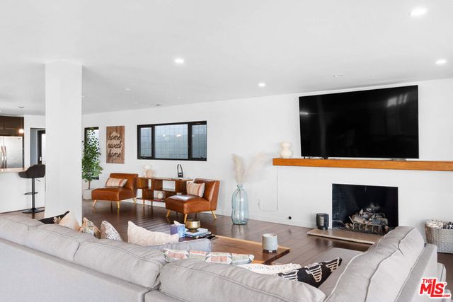 3235 Steven Drive, Encino, CA 91436