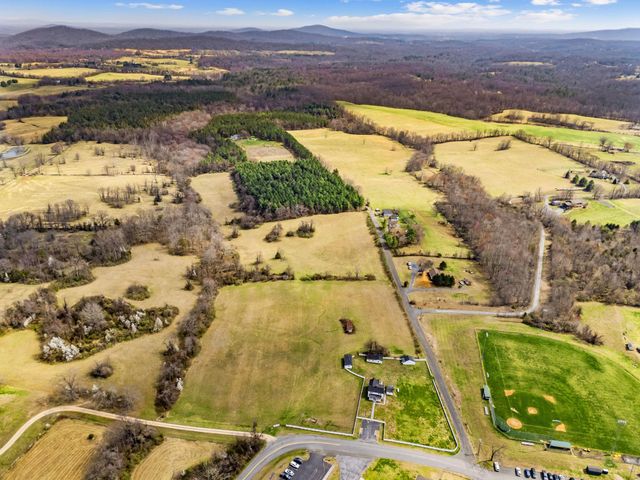 57 SCHOOL HOUSE RD, Washington, VA 22747