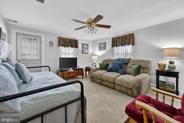 57 SCHOOL HOUSE RD, Washington, VA 22747