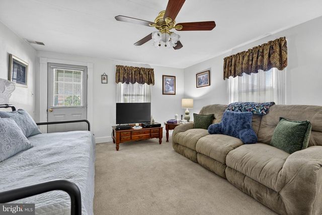 57 SCHOOL HOUSE RD, Washington, VA 22747