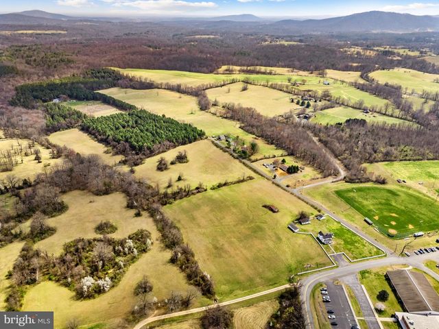 57 SCHOOL HOUSE RD, Washington, VA 22747